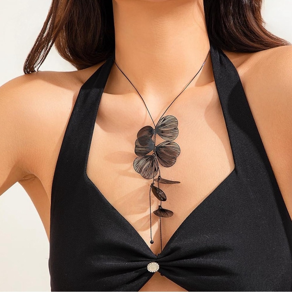 NWOT Black Leaf Y Collar Necklace
